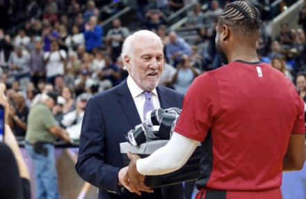 也凸显了皇 也凸显了皇